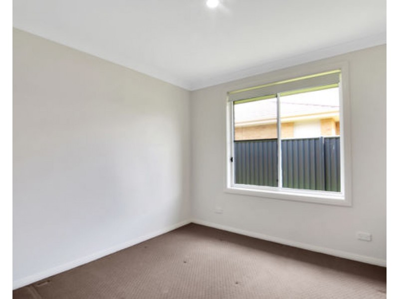 11 Barber Street, Kootingal NSW 2352