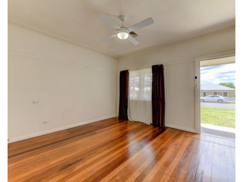 8 Hilton Street, Tamworth NSW 2340