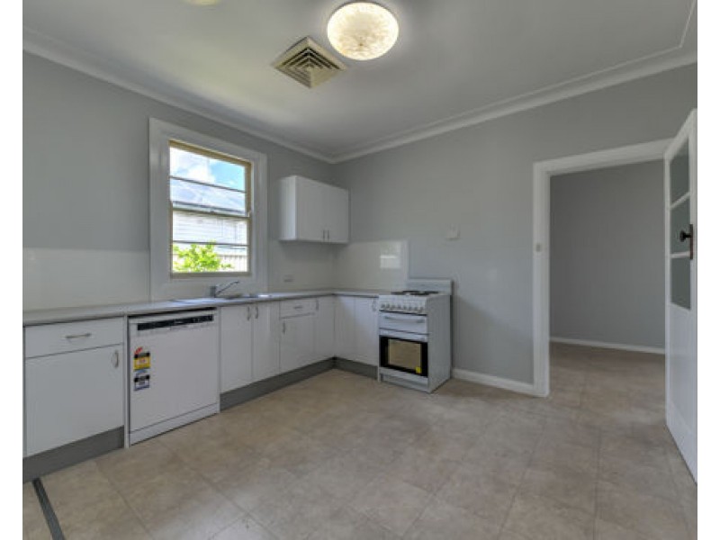 8 Hilton Street, Tamworth NSW 2340