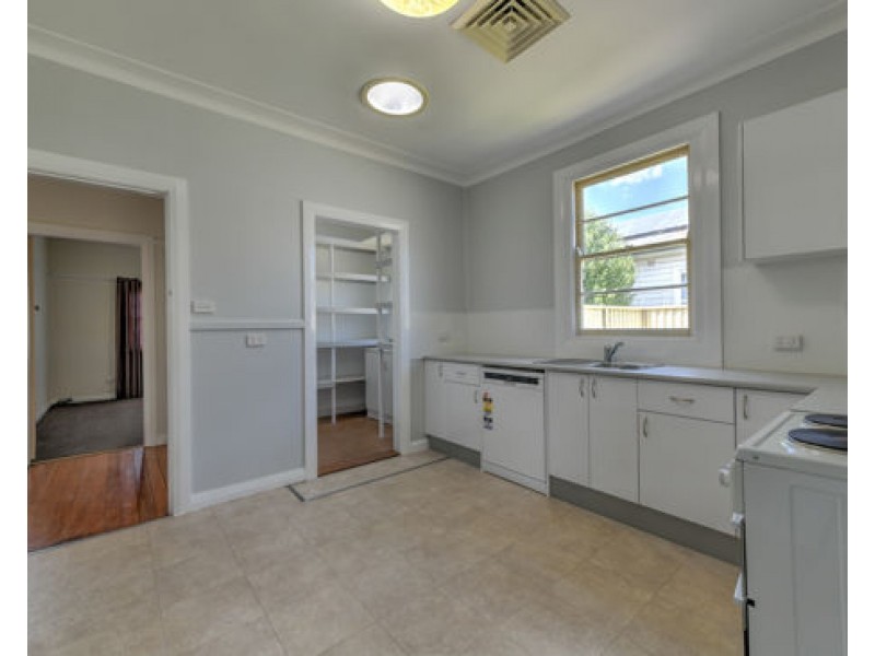 8 Hilton Street, Tamworth NSW 2340