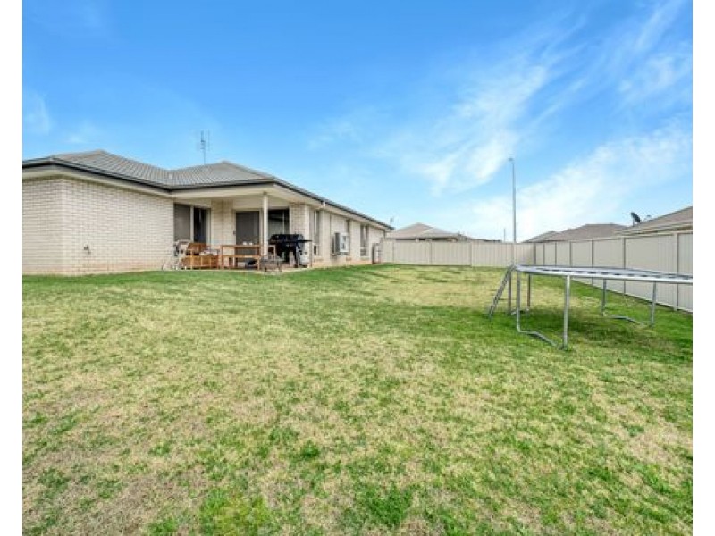 13 Mckinlay Place, Tamworth NSW 2340