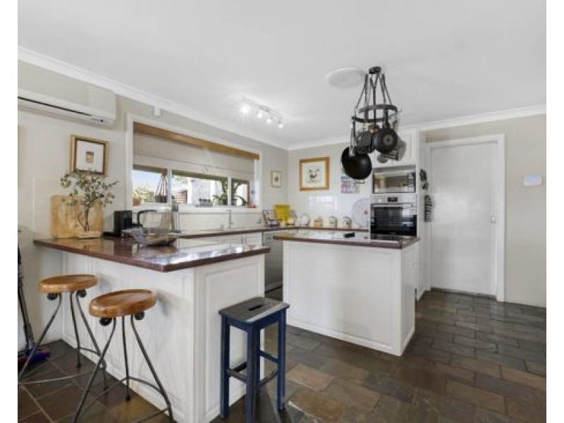 9 Kyooma Street, Tamworth NSW 2340