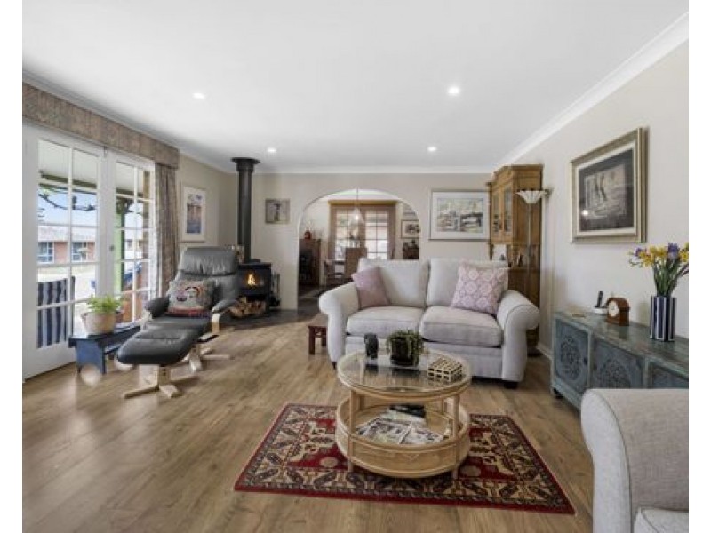 9 Kyooma Street, Tamworth NSW 2340