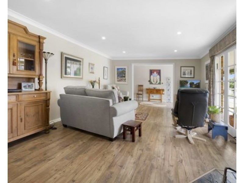 9 Kyooma Street, Tamworth NSW 2340