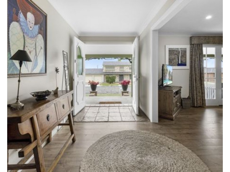 9 Kyooma Street, Tamworth NSW 2340