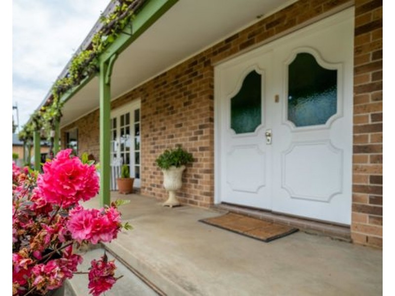 9 Kyooma Street, Tamworth NSW 2340