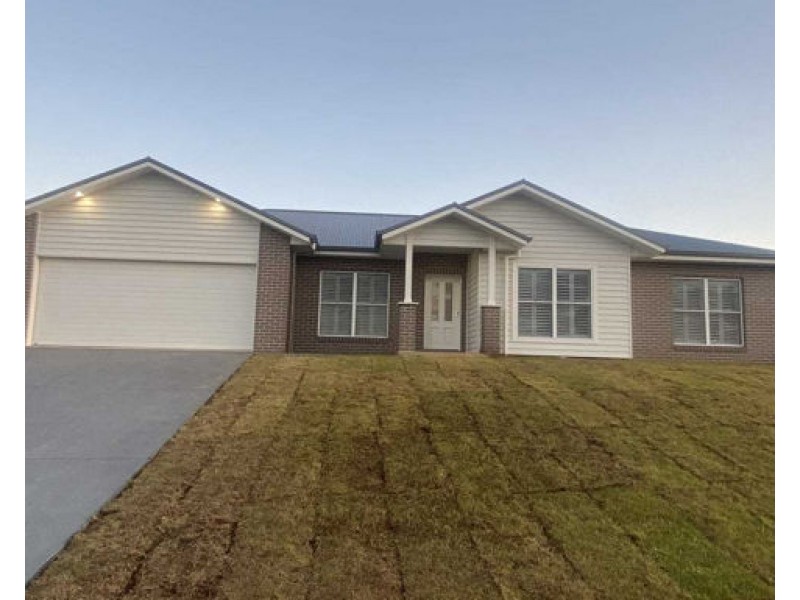 28 Currawong Drive, Tamworth NSW 2340
