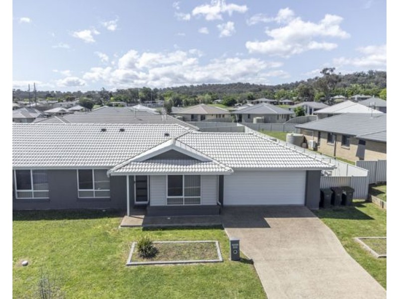 1 & 2/56 Tulipwood Crescent, Tamworth NSW 2340