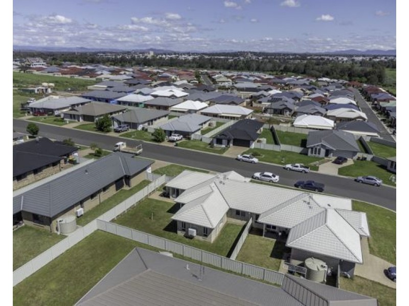 1 & 2/56 Tulipwood Crescent, Tamworth NSW 2340