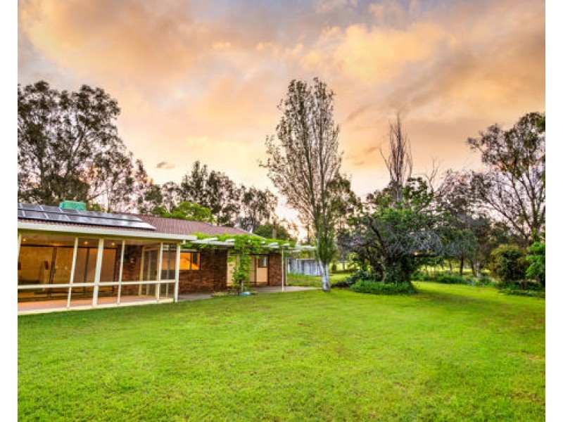 8 Carey Place, Tamworth NSW 2340