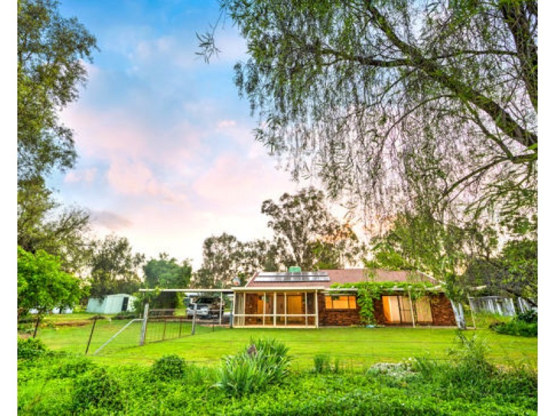 8 Carey Place, Tamworth NSW 2340