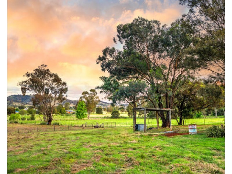 8 Carey Place, Tamworth NSW 2340