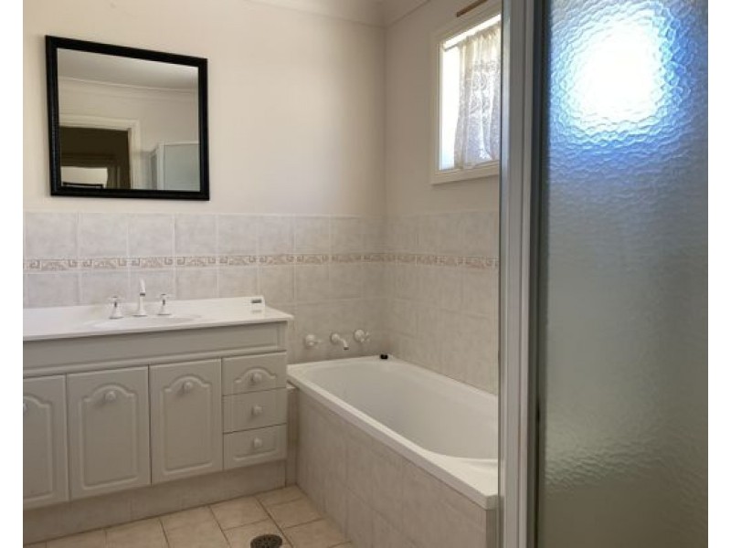 12 The Retreat, Tamworth NSW 2340
