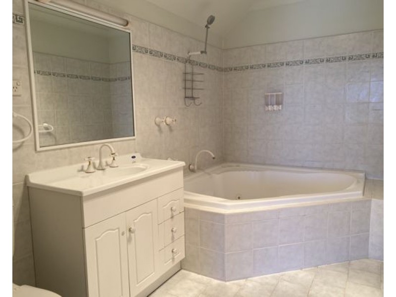 12 The Retreat, Tamworth NSW 2340