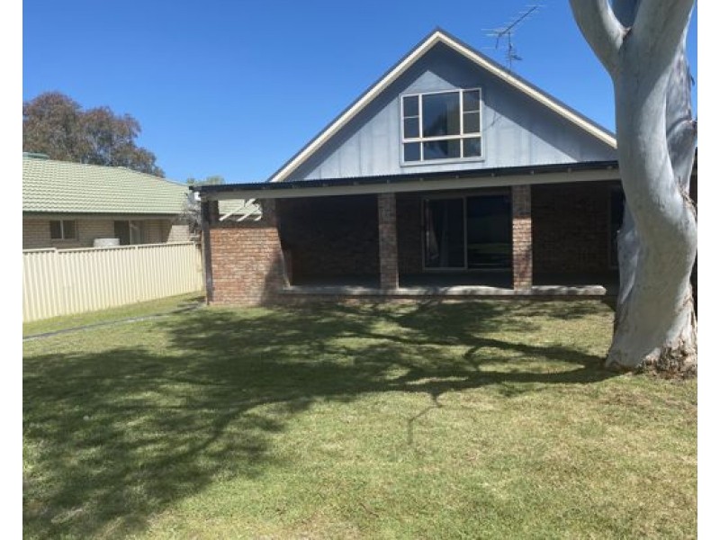 12 The Retreat, Tamworth NSW 2340