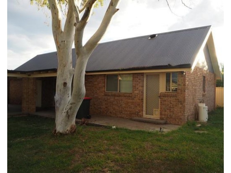 12a The Retreat, Tamworth NSW 2340