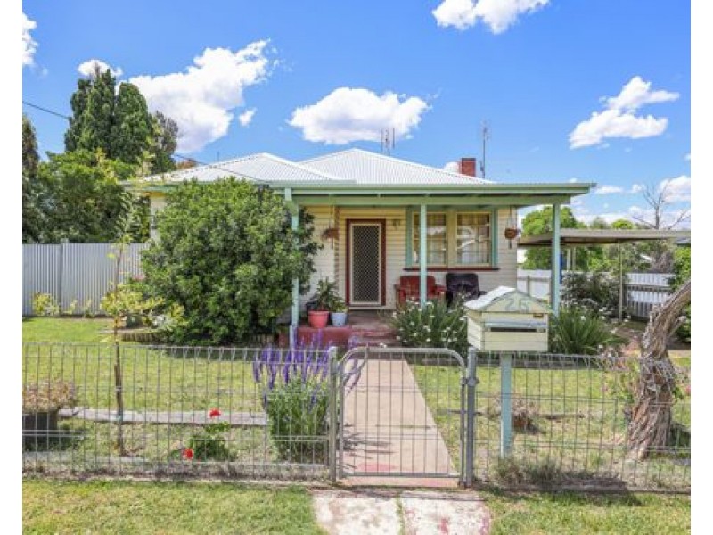 26 Woodstock Street, Tamworth NSW 2340