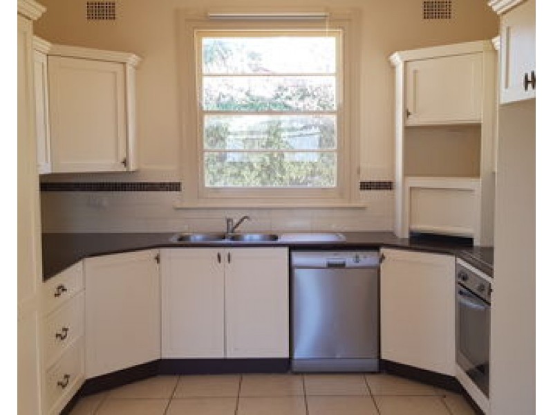 26 Woodstock Street, Tamworth NSW 2340