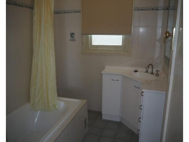 26 Woodstock Street, Tamworth NSW 2340