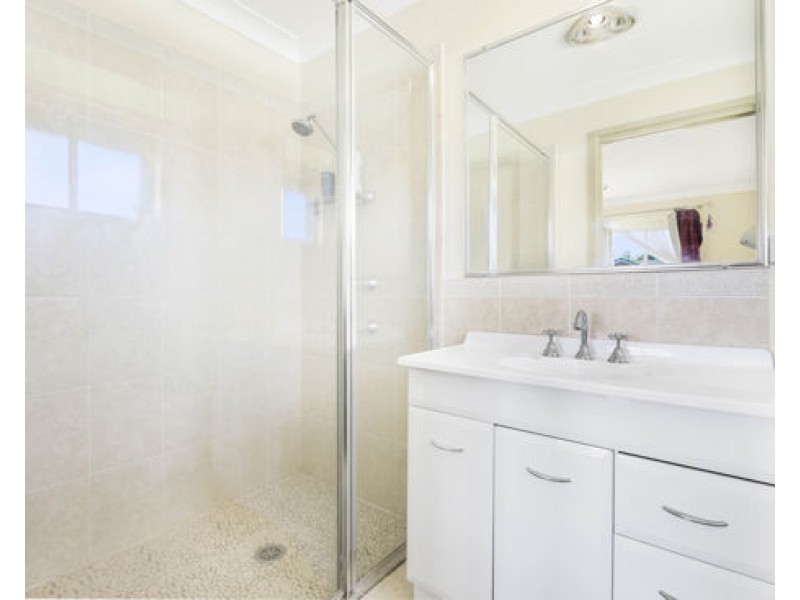 18 Warburton Drive, Tamworth NSW 2340