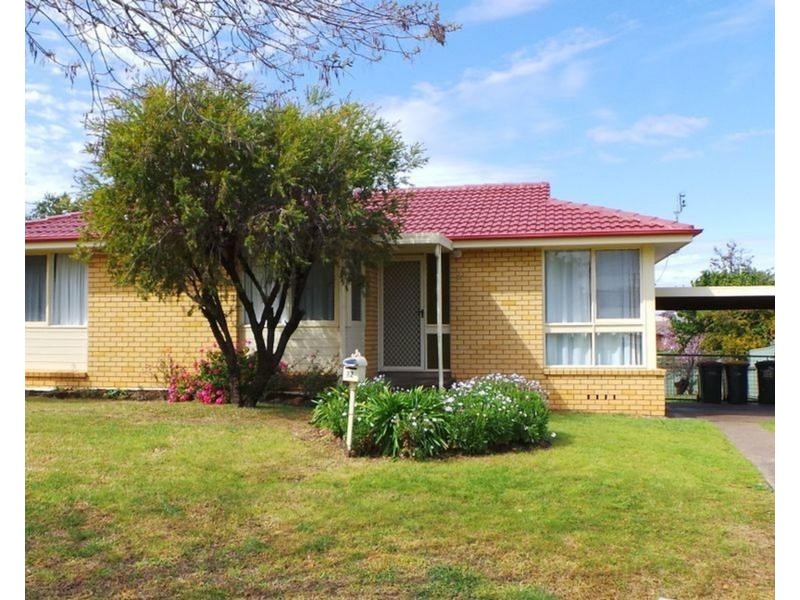 12 Ernest Street, Tamworth NSW 2340