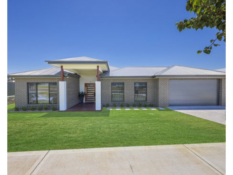 13 Traminer Drive, Tamworth NSW 2340