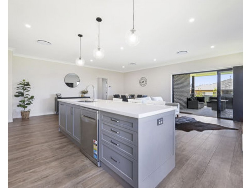 13 Traminer Drive, Tamworth NSW 2340