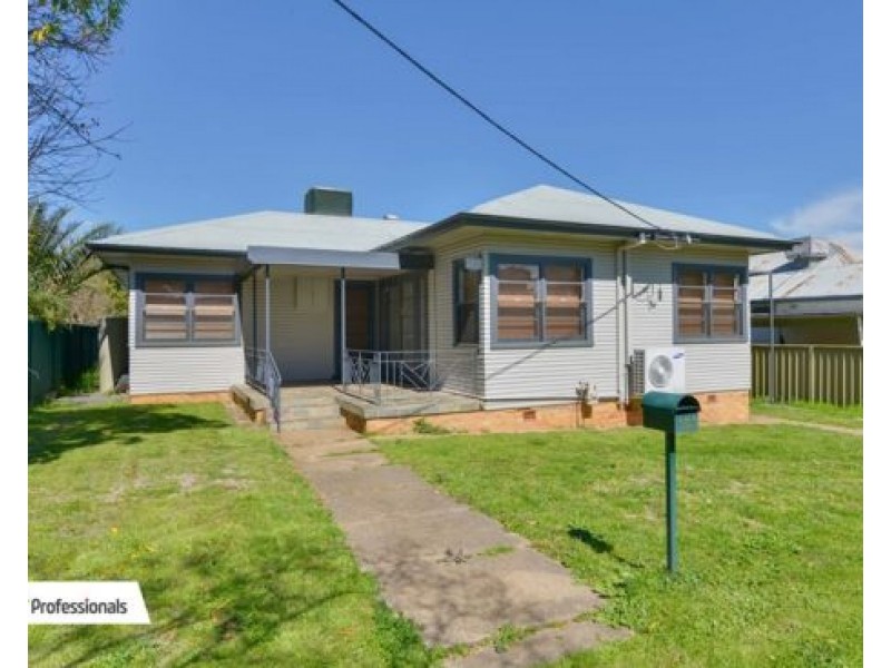 131 Piper Street, Tamworth NSW 2340