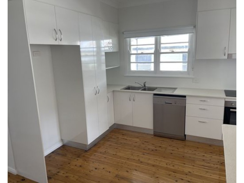 131 Piper Street, Tamworth NSW 2340