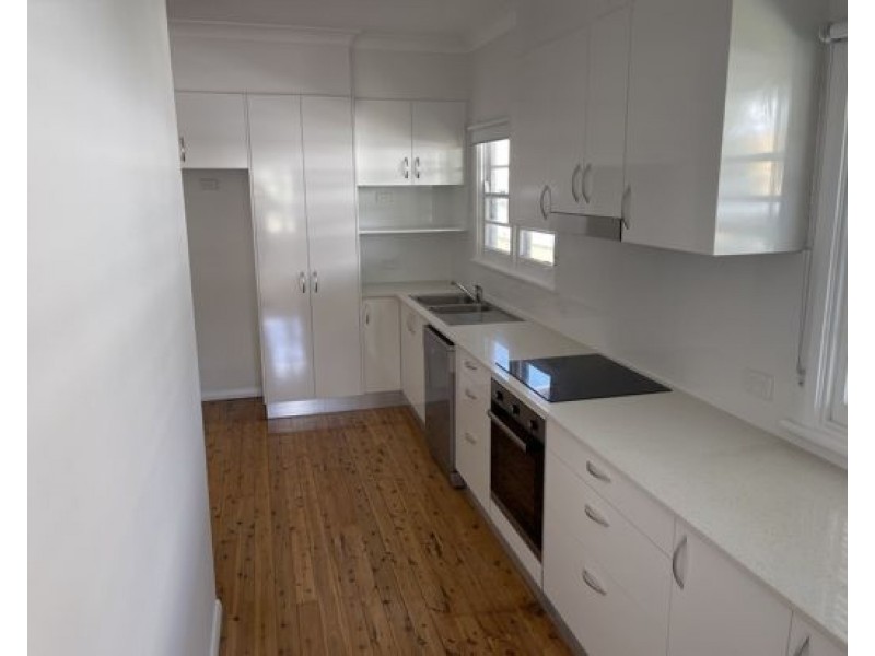 131 Piper Street, Tamworth NSW 2340