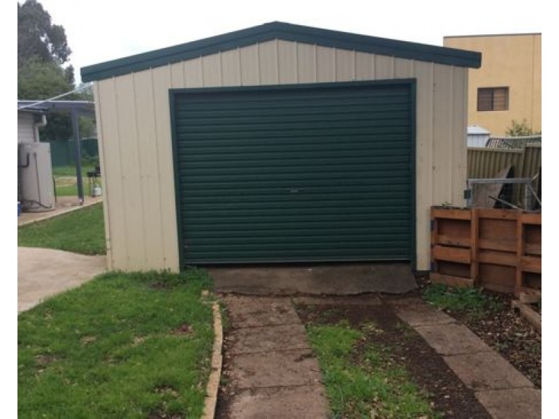 131 Piper Street, Tamworth NSW 2340