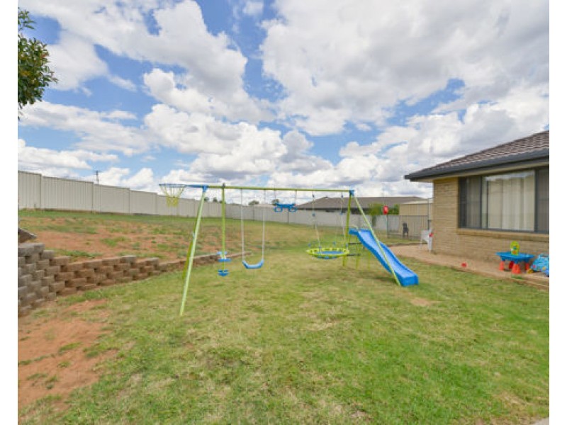 102 Glengarvin Drive, Tamworth NSW 2340