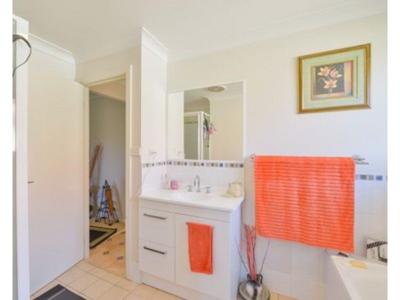 2 Tasman Place, Tamworth NSW 2340