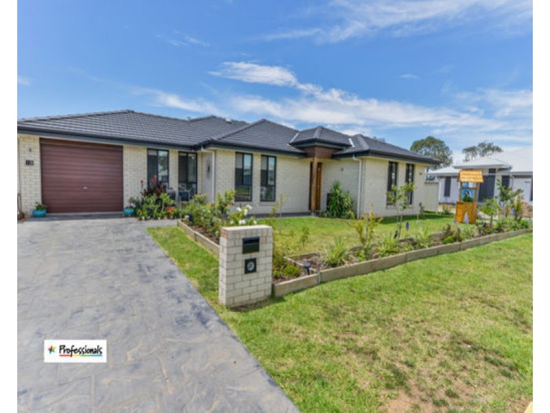 19 Carnegie Place, Tamworth NSW 2340