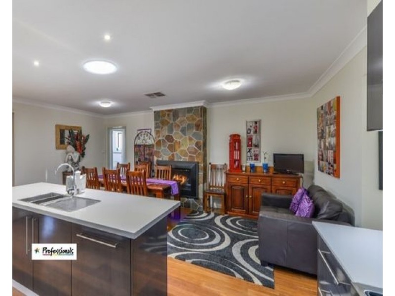 19 Carnegie Place, Tamworth NSW 2340