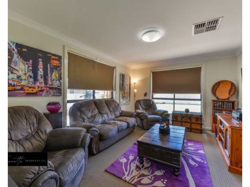 19 Carnegie Place, Tamworth NSW 2340