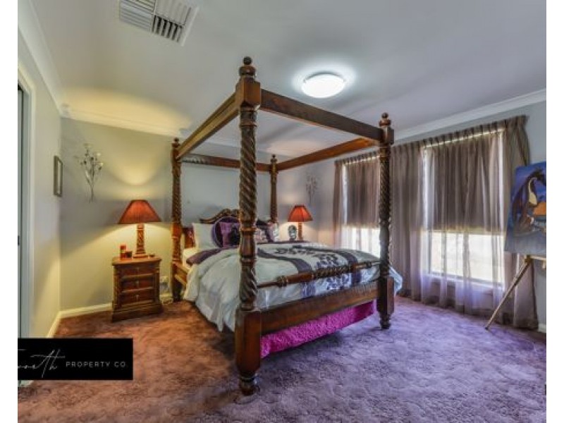 19 Carnegie Place, Tamworth NSW 2340