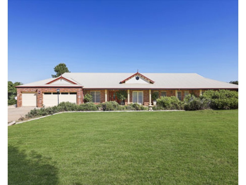 13 Barakula Drive, Tamworth NSW 2340