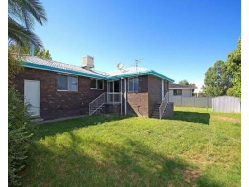 11 Boronia Drive, Tamworth NSW 2340