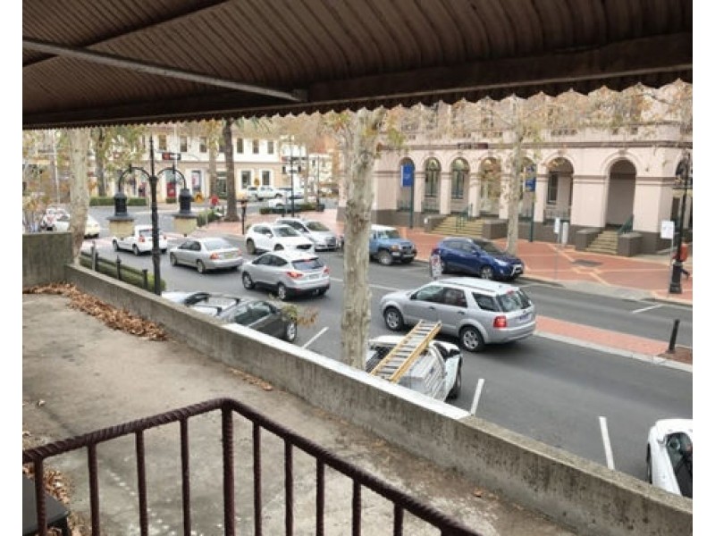 Upstairs Flat 417-419 Peel Street, Tamworth NSW 2340