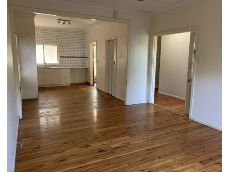 11 Hilton Street, Tamworth NSW 2340