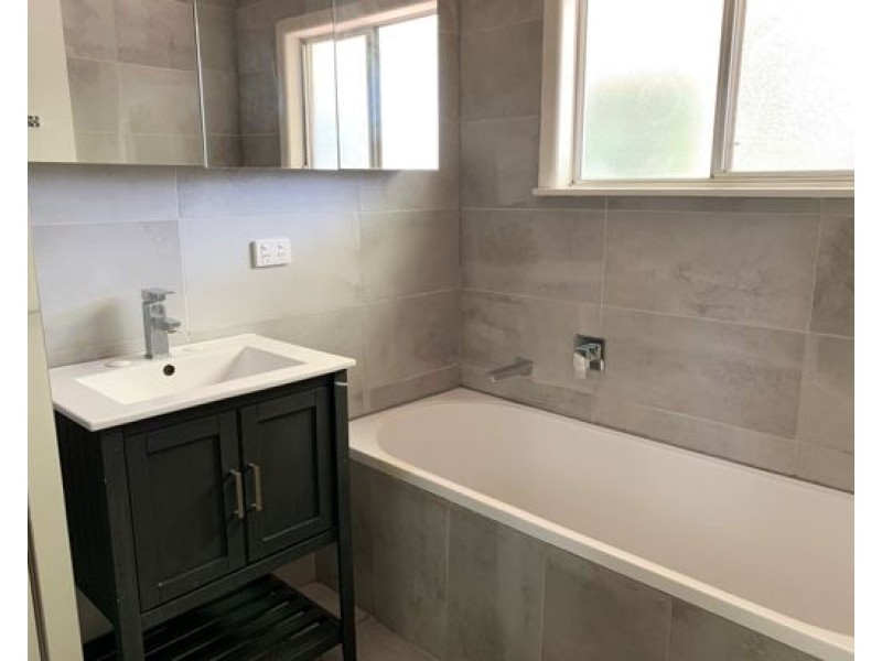 11 Hilton Street, Tamworth NSW 2340