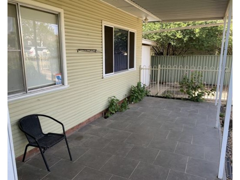 11 Hilton Street, Tamworth NSW 2340
