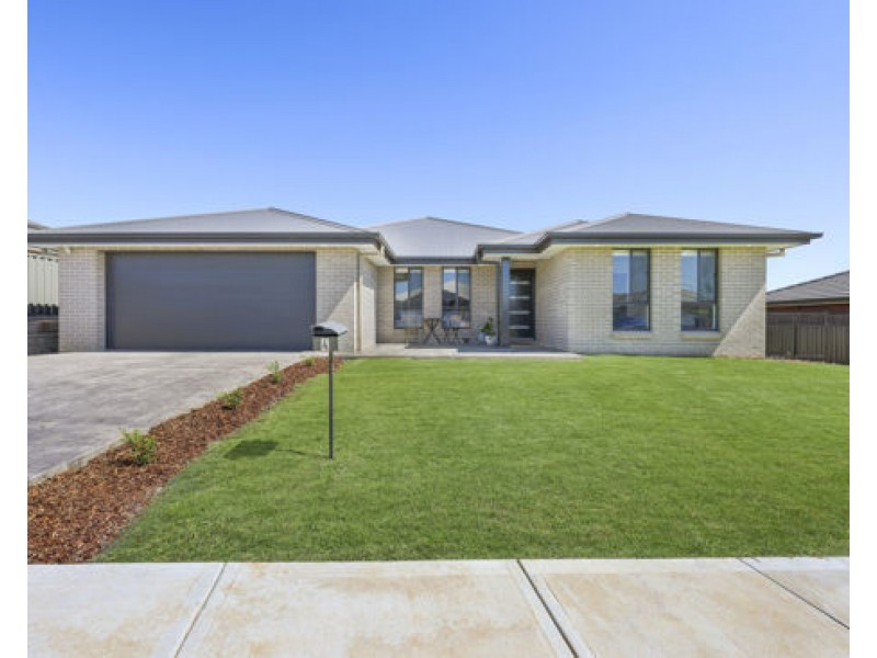 4 Tuscany Boulevard, Tamworth NSW 2340