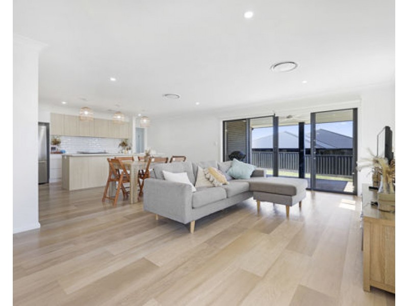 4 Tuscany Boulevard, Tamworth NSW 2340