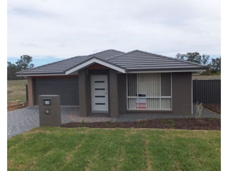 15 Regal Park Drive, Tamworth NSW 2340
