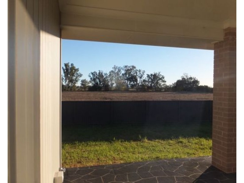 15 Regal Park Drive, Tamworth NSW 2340
