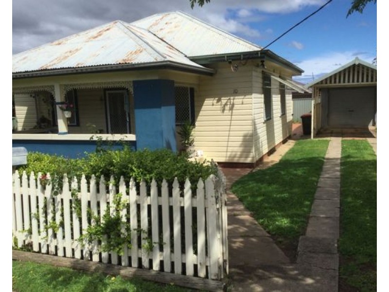 10 Dean Street, Tamworth NSW 2340