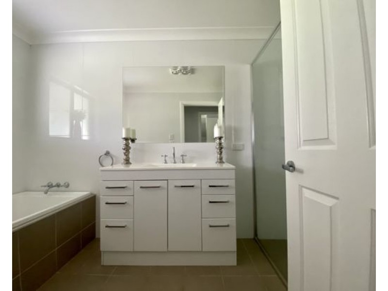 14 Illawarra Place, Tamworth NSW 2340