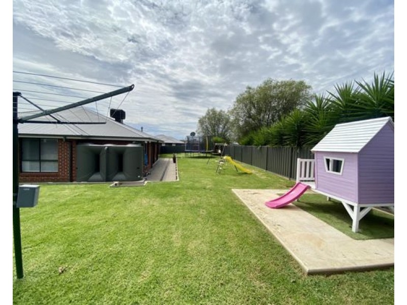 14 Illawarra Place, Tamworth NSW 2340